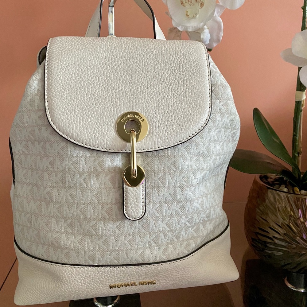 🌸 MICHAEL KORS Raven Medium Backpack  Cream 🌸